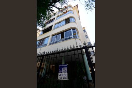 Apartamento à venda com 230m², 4 quartos e 1 vaga Apartamento à venda com 230m², 4 quartos e 1 vagaFachada
