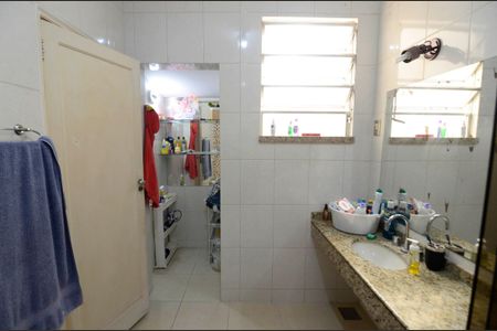 Apartamento à venda com 230m², 4 quartos e 1 vaga Apartamento à venda com 230m², 4 quartos e 1 vagaBanheiro 1