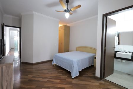 Casa à venda com 152m², 4 quartos e 3 vagasQuarto Suíte