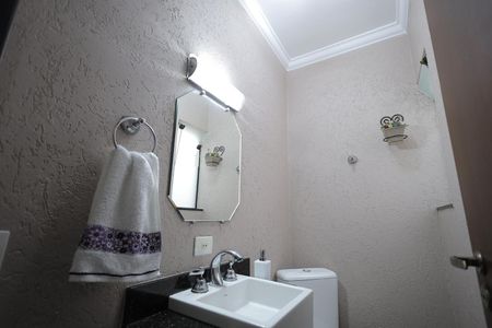 Casa à venda com 152m², 4 quartos e 3 vagasBanheiro 1