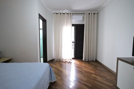 Casa à venda com 152m², 4 quartos e 3 vagasQuarto Suíte