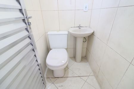 Banheiro de casa para alugar com 1 quarto, 70m² em Bandeiras, Osasco