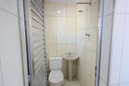 Banheiro de casa para alugar com 1 quarto, 70m² em Bandeiras, Osasco
