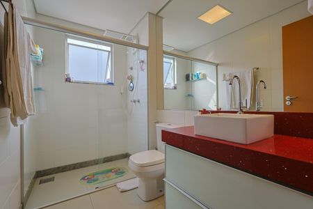 Apartamento à venda com 97m², 3 quartos e 2 vagas Apartamento à venda com 97m², 3 quartos e 2 vagasBanheiro da Suíte