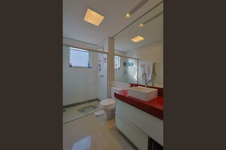 Apartamento à venda com 97m², 3 quartos e 2 vagas Apartamento à venda com 97m², 3 quartos e 2 vagasBanheiro da Suíte