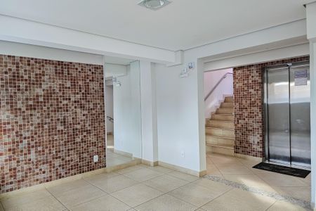 Apartamento à venda com 97m², 3 quartos e 2 vagas Apartamento à venda com 97m², 3 quartos e 2 vagasHall social