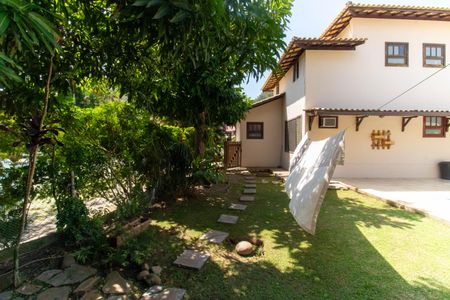Casa de condomínio à venda com 350m², 5 quartos e 5 vagas Casa de condomínio à venda com 350m², 5 quartos e 5 vagasÁrea externa