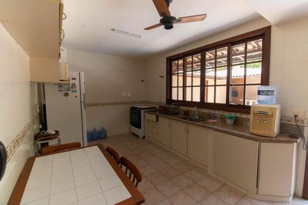 Casa de condomínio à venda com 350m², 5 quartos e 5 vagas Casa de condomínio à venda com 350m², 5 quartos e 5 vagasCozinha 2