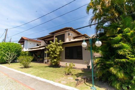 Casa de condomínio à venda com 350m², 5 quartos e 5 vagas Casa de condomínio à venda com 350m², 5 quartos e 5 vagasFachada