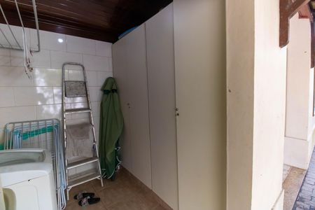 Casa de condomínio à venda com 350m², 5 quartos e 5 vagas Casa de condomínio à venda com 350m², 5 quartos e 5 vagasÁrea de Serviço 2