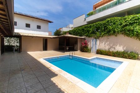 Casa de condomínio à venda com 350m², 5 quartos e 5 vagas Casa de condomínio à venda com 350m², 5 quartos e 5 vagasÁrea externa