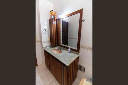 Casa de condomínio à venda com 350m², 5 quartos e 5 vagas Casa de condomínio à venda com 350m², 5 quartos e 5 vagasBanheiro Social 2