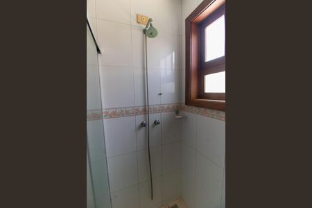 Casa de condomínio à venda com 350m², 5 quartos e 5 vagas Casa de condomínio à venda com 350m², 5 quartos e 5 vagasBanheiro da Suíte