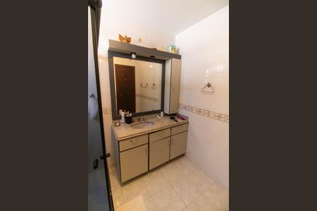 Casa de condomínio à venda com 350m², 5 quartos e 5 vagas Casa de condomínio à venda com 350m², 5 quartos e 5 vagasBanheiro da Suíte 1