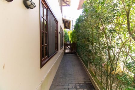 Casa de condomínio à venda com 350m², 5 quartos e 5 vagas Casa de condomínio à venda com 350m², 5 quartos e 5 vagasÁrea externa