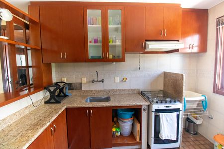 Casa de condomínio à venda com 350m², 5 quartos e 5 vagas Casa de condomínio à venda com 350m², 5 quartos e 5 vagasCozinha e Área de Serviço