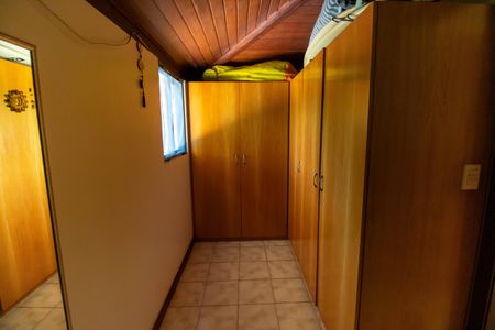 Casa de condomínio à venda com 350m², 5 quartos e 5 vagas Casa de condomínio à venda com 350m², 5 quartos e 5 vagasCloset da suíte