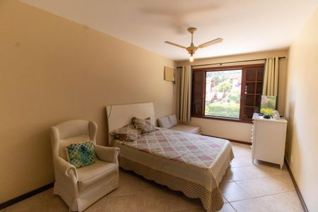 Casa de condomínio à venda com 350m², 5 quartos e 5 vagas Casa de condomínio à venda com 350m², 5 quartos e 5 vagasSuíte