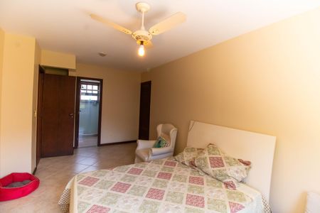 Casa de condomínio à venda com 350m², 5 quartos e 5 vagas Casa de condomínio à venda com 350m², 5 quartos e 5 vagasSuíte