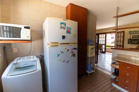 Casa de condomínio à venda com 350m², 5 quartos e 5 vagas Casa de condomínio à venda com 350m², 5 quartos e 5 vagasCozinha e Área de Serviço