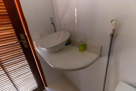 Casa de condomínio à venda com 350m², 5 quartos e 5 vagas Casa de condomínio à venda com 350m², 5 quartos e 5 vagasBanheiro Externo