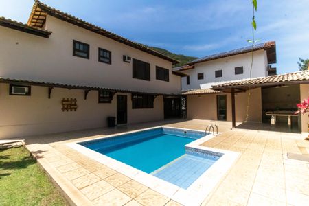 Casa de condomínio à venda com 350m², 5 quartos e 5 vagas Casa de condomínio à venda com 350m², 5 quartos e 5 vagasÁrea externa