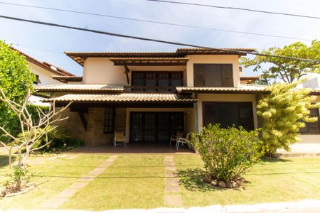 Casa de condomínio à venda com 350m², 5 quartos e 5 vagas Casa de condomínio à venda com 350m², 5 quartos e 5 vagasFachada