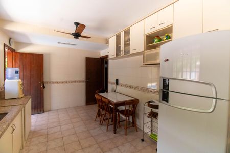 Casa de condomínio à venda com 350m², 5 quartos e 5 vagas Casa de condomínio à venda com 350m², 5 quartos e 5 vagasCozinha 2