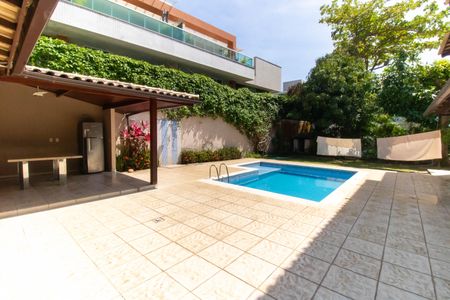 Casa de condomínio à venda com 350m², 5 quartos e 5 vagas Casa de condomínio à venda com 350m², 5 quartos e 5 vagasÁrea externa