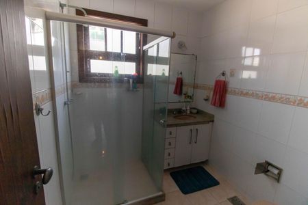 Casa de condomínio à venda com 350m², 5 quartos e 5 vagas Casa de condomínio à venda com 350m², 5 quartos e 5 vagasBanheiro da Suíte