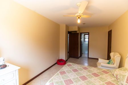 Casa de condomínio à venda com 350m², 5 quartos e 5 vagas Casa de condomínio à venda com 350m², 5 quartos e 5 vagasSuíte