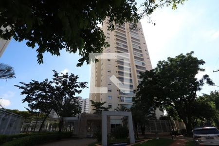 Apartamento à venda com 132m², 3 quartos e 2 vagas Apartamento à venda com 132m², 3 quartos e 2 vagasFachada e portaria