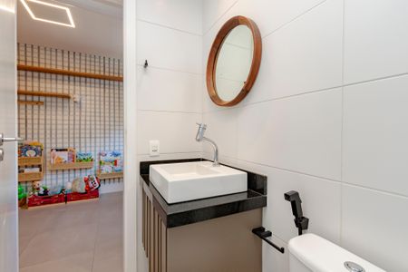 Casa de condomínio para alugar com 114m², 2 quartos e 1 vaga Casa de condomínio para alugar com 114m², 2 quartos e 1 vagaBanheiro da Suíte 2