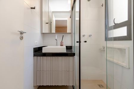 Casa de condomínio para alugar com 114m², 2 quartos e 1 vaga Casa de condomínio para alugar com 114m², 2 quartos e 1 vagaBanheiro da Suíte 1