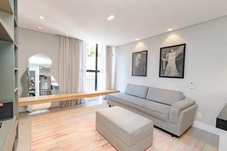 Sala de casa de condomínio para alugar com 2 quartos, 114m² em Cidade Monções, São Paulo