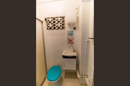 Banheiro  de kitnet/studio para alugar com 1 quarto, 30m² em Centro, Niterói