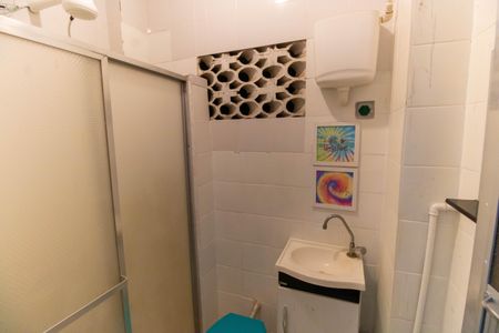 Banheiro Social de kitnet/studio para alugar com 1 quarto, 30m² em Centro, Niterói