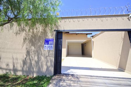 Casa para alugar com 221m², 3 quartos e 3 vagas Casa para alugar com 221m², 3 quartos e 3 vagasFachada