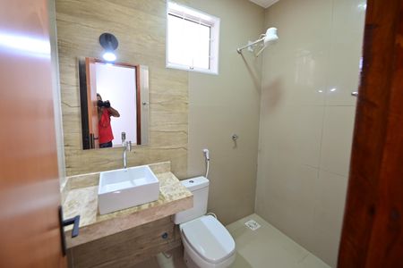 Casa para alugar com 221m², 3 quartos e 3 vagas Casa para alugar com 221m², 3 quartos e 3 vagasBanheiro da Suíte 2