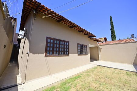 Casa para alugar com 221m², 3 quartos e 3 vagas Casa para alugar com 221m², 3 quartos e 3 vagasQuintal