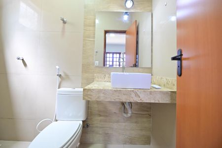 Casa para alugar com 221m², 3 quartos e 3 vagas Casa para alugar com 221m², 3 quartos e 3 vagasBanheiro da Suíte 1