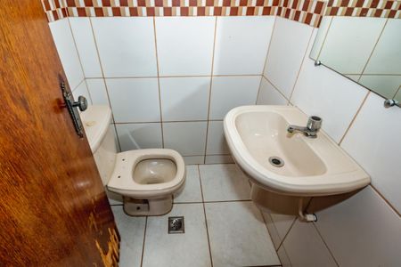 Casa para alugar com 180m², 3 quartos e 2 vagasBanheiro de Serviço