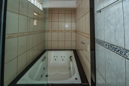 Casa para alugar com 180m², 3 quartos e 2 vagasBanheiro da Suíte