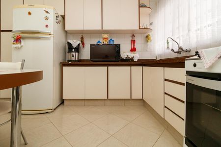 Casa à venda com 114m², 2 quartos e 3 vagas Casa à venda com 114m², 2 quartos e 3 vagasCozinha