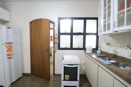 Apartamento para alugar com 174m², 4 quartos e 2 vagas Apartamento para alugar com 174m², 4 quartos e 2 vagasCozinha