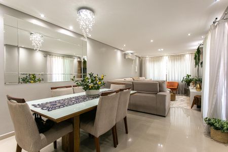 Sala de casa de condomínio à venda com 6 quartos, 200m² em Vila Carrão, São Paulo