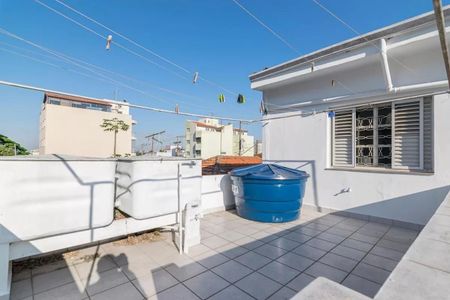 Casa à venda com 210m², 3 quartos e 1 vaga