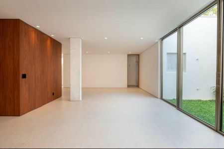 Casa à venda com 3 quartos, 420m² em Vila Nova Conceição, São Paulo