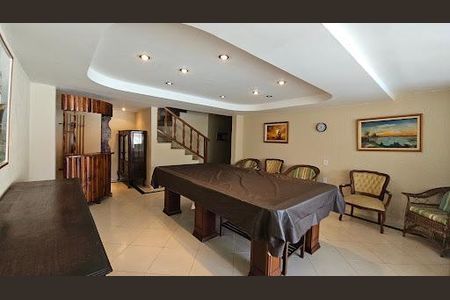 Casa à venda com 2 quartos, 216m² em Piratininga, Niterói