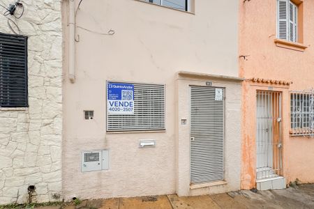 Casa à venda com 79m², 2 quartos e sem vaga Casa à venda com 79m², 2 quartos e sem vagaFachada